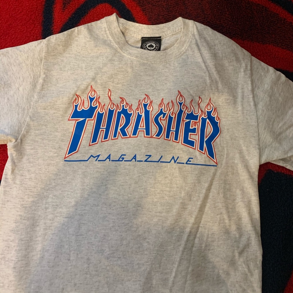 Small Men’s Thrasher shirt